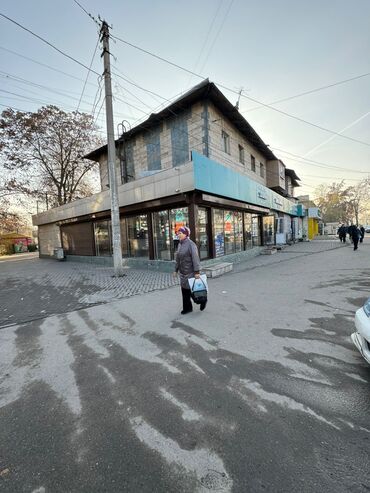 шв цех в аренду: Ижарага берем Дүкөндүн бир бөлүгү, Өзүнчө турган дүкөн, 40 кв. м Жабдууларсыз, Ремонтсуз, 1-сызык