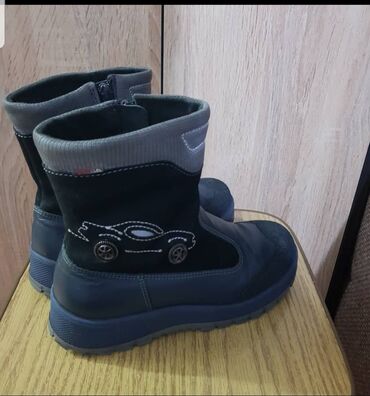 зимние обувь мужские: Сапожки зимние, б/у, очень теплые, 32 размер, производитель российкая