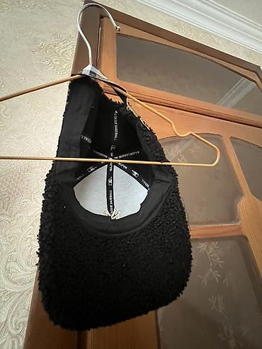 кепка: Qışlıq papaq-kepka - Rəng: qara - Material: yumşaq boucle/tüklü parça — 4