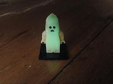 LEGO tipli konstruktor dəstləri: Lego minifiguru fosfordan qaranliqda isiq saçir — 2