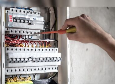 Bitirmə işləri: Peşəkar elektrik xidmətləri - Mənzil, ofis və obyektlərdə elektrik