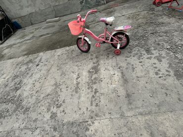детский велик бу: Продаю два велосипеда розовый нп 4-6лет синий 7-10лет в идеальнлм