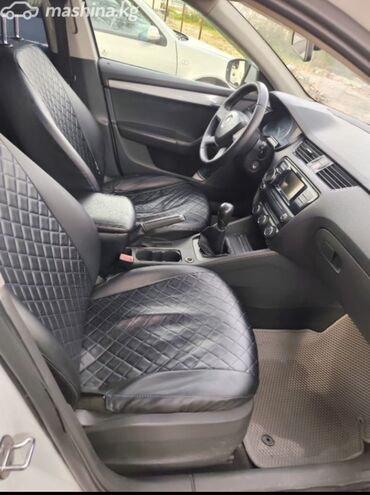 Skoda: Skoda Octavia: 2015 г., 1.6 л, Механика, Бензин, Универсал — 10