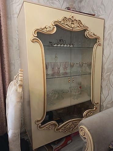 Klassik üslubda vitrin-bufet - Material: MDF/Laminat korpus, ön hissə