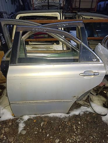 Toyota crown задняя левая дверь