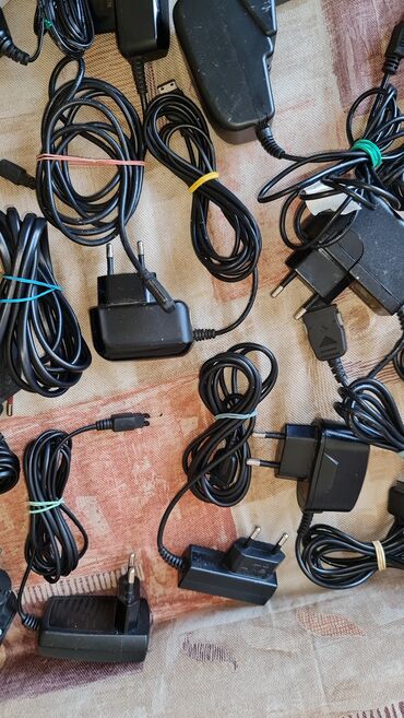 Punjači: Razni punkaci za stare telefone, sve iz kolekcije duplikati.cena za na lalafo.rs — 8 Punjači: Razni punkaci za stare telefone, sve iz kolekcije duplikati.cena za — 8