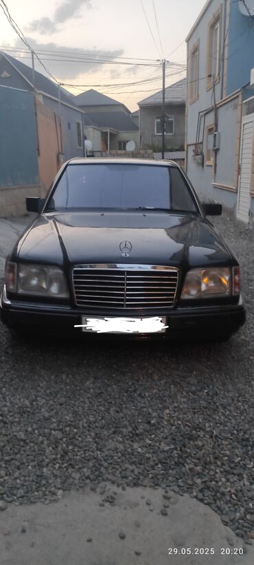 Mercedes-Benz: Mercedes-Benz E 220: 2.2 l | 1994 il Sedan
