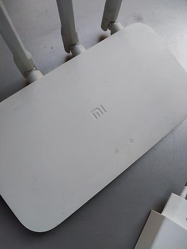 Xiaomi Mi Wi-Fi Router 4С (4 antennali) б/у, в отличном состоянии