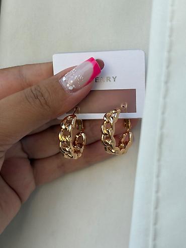 Aksesuarlar: Sırğalar tək qiymət -3,50azn Təsvir: - Rənglər: rose gold,qızıl,gümüş — 9
