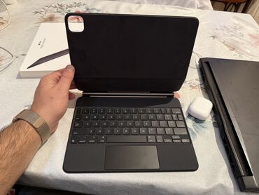 Klaviaturalar: Apple iPad Magic Keyboard – qara rəng - iPad üçün maqnitli klaviatura — 4