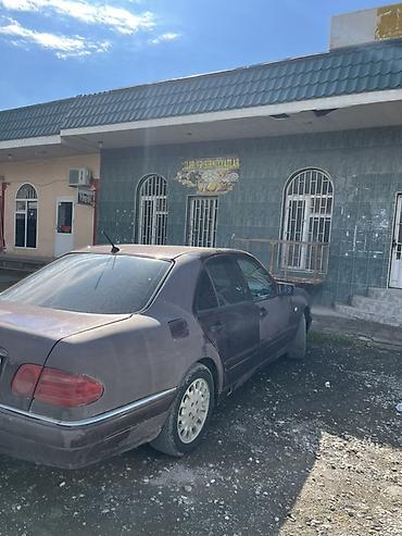 traktor 82 1: Mercedes-Benz E-Class (W210) sedan - Kuzov: 4 qapılı sedan, tünd — 4
