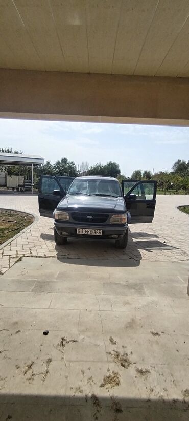 Ford: Ford Explorer SUV - Kuzov: qara rəng, 5 qapı, geniş baqajlı gövdə - — 1