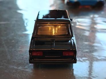 mini qadin masinlari: Əl işi Qara rəngli klassik sedan oyuncağı – metal korpuslu kiçik — 3