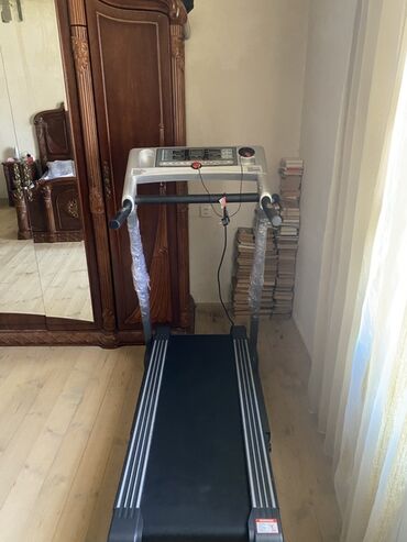 Elliptik trenajorlar: Evdə istifadə üçün nəzərdə tutulmuş bu qaçış qurğusu, fiziki fəaliyyət