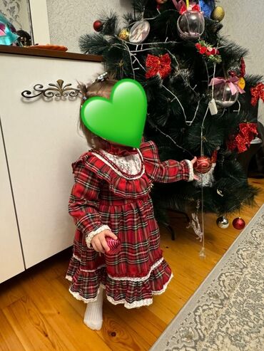 кресло для ребенка в машину: Qız uşağı üçün qırmızı rəngli qışlıq paltar - Nağış: klassik tartan