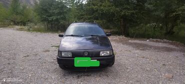 из германия: Автомобиль Volkswagen Passat B3 черного цвета, модель универсал