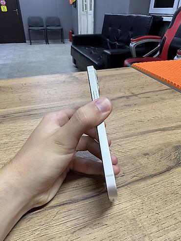 iphone se4: IPhone 13, Б/у, 128 ГБ, Белый, Защитное стекло, Чехол, Кабель, В рассрочку, 74 % — 5