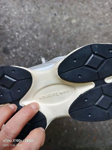 Patike: New balance
A KLASA
Cena 4000din
Brojevi od 36 do 46 — 6