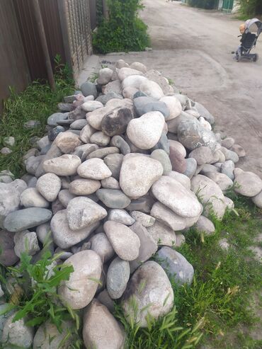 камни для сада: Продаю Камен для фундамента дешово примерно ЗИЛ будет !