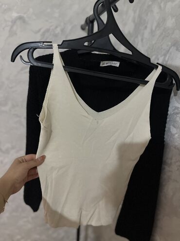 Кофты, свитеры: Кофта, V-образный вырез, Осень-весна, M (EU 38) at lalafo.kg Кофты, свитеры: Кофта, V-образный вырез, Осень-весна, M (EU 38)