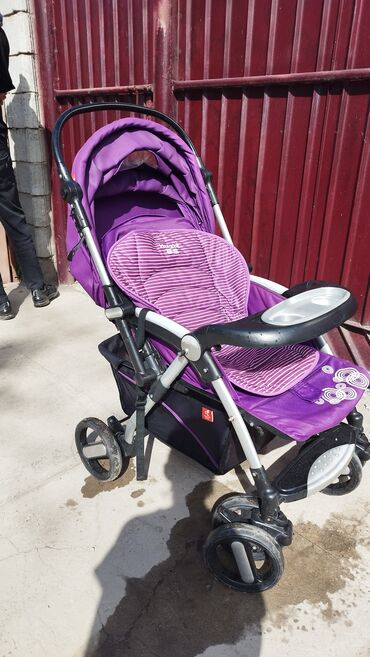 коляска для тройняшек: Коляска, цвет - Фиолетовый, Б/у