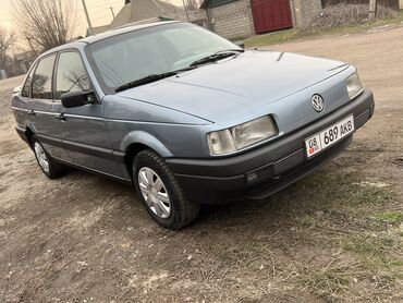 двигател пасат: Volkswagen Passat: 1991 г., 1.8 л, Механика, Бензин, Седан