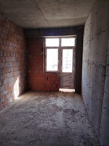 Yeni tikili: Yeni tikili binada mənzil planı və çılpaq təhvil mərhələsində daşınmaz — 13