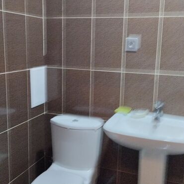 Uzunmüddətli kirayə mənzillər: Gəncədə.GDU nun 2 ci korpusuna yaxın Bayraq meydanına yaxın 12 — 5