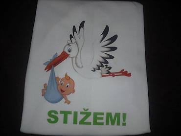 Majice kratkih rukava: Trudničke bele majice sa štampom – udobne i duhovite. Model kratki — 29