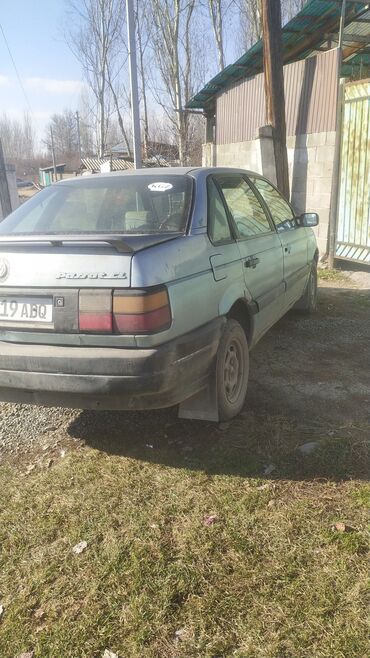 Volkswagen: Volkswagen Passat: 1989 г., 1.8 л, Механика, Бензин, Седан