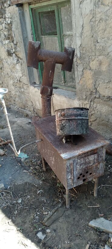 mebel ustu qaz peci: Metal soba, evdə və ya bağ evində istilik təmin etmək üçün nəzərdə