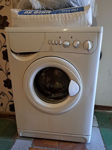 Paltaryuyan maşınlar: Paltaryuyan maşın Indesit, 6 kq, Ehtiyat hissələri kimi, Avtomat, Qurutmasız, Kredit yoxdur, Ünvandan götürmə