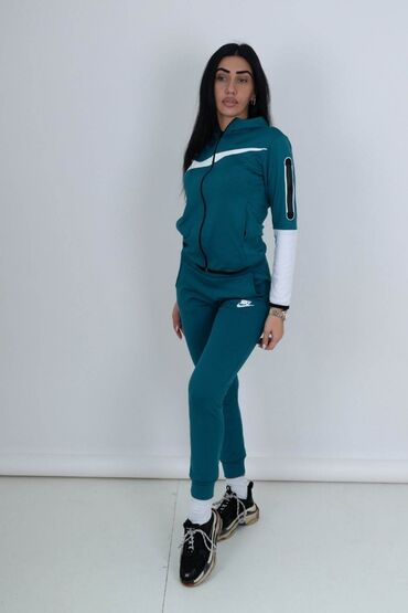 Gornji i donji deo: Cena 2,900
Mokra likra S, M, L, XL
8 boja — 11