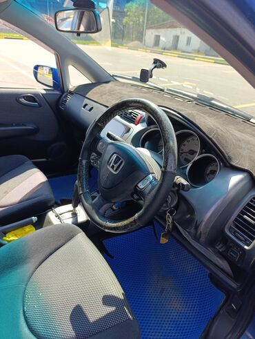 купить автомобиль маз в бишкеке: Honda Fit: 2003 г., 1.5 л, Типтроник, Бензин, Хетчбек