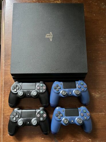 PS4 (Sony Playstation 4): Playstation 4 Pro 1 Tb ideal vəziyyətdə. 4 joystik ilə birgə satılır.(