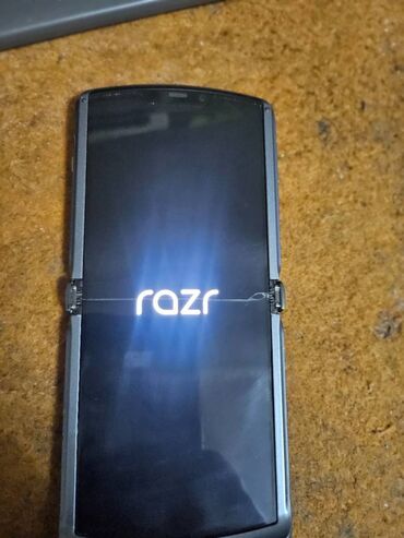 Motorola: Motorola Razr 2023, 256 GB, bоја - Crna, Otisak prsta, Bežični punjač, Dual SIM — 3