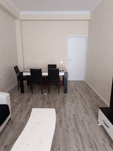 Uzunmüddətli kirayə mənzillər: Semaşkanın arxasında 20 mərtəbəli binanın 16-cı mərtəbəsində 2 otaqlı — 2