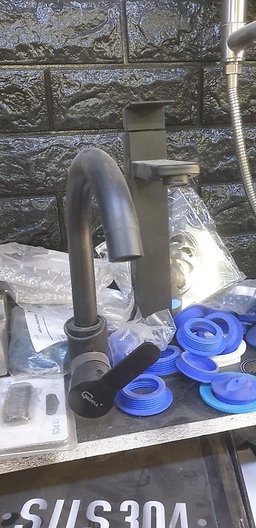 Смесители для раковин: Смеситель для ванной комнаты с высоким изливом в матовом черном цвете — 8