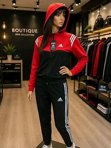 Ženske trenerke 
S,M,L,XL,XXL veličine 
Cena 3900din
PK🌛