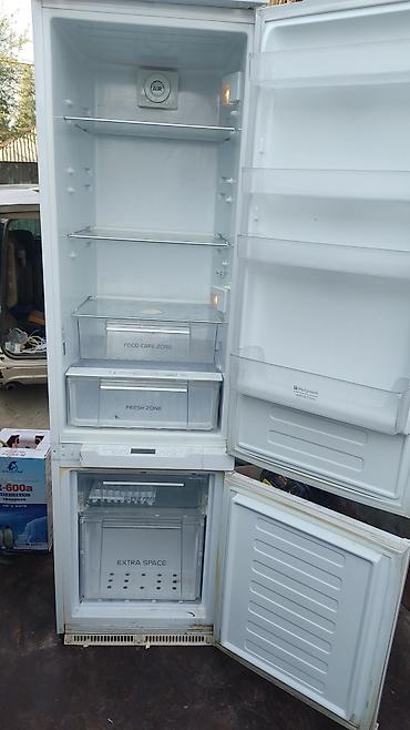Двухкамерный холодильник Hotpoint-Ariston с нижней морозильной