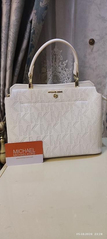 Məhsul: Michael Kors qadın çantası. A klassdi hec islenmeyib
