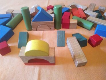 autici za decu igracke: Drvene Kocke za najmladje 51 kom i plasticne oko 40 kom Odlicne kocke