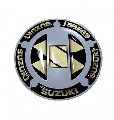 angel eyes e46: SUZUKI-štitnik čepa- 93 📌 Opis: Samolepljivi štitnik čepa rezervoara — 1
