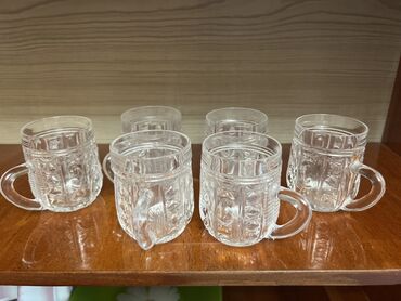одноразовые стаканы с крышкой: Продаю стаканы, стекло, 6 штук, состояние идеальное