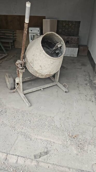 ручная дробилка: Бетономешалка Гравитационная, Средняя (150 - 300 л)