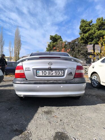 kreditle maşınlar: Opel Vectra: 2 l | 1998 il 220000 km Hetçbek