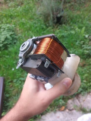 uv lampa za nokte: Pumpa za vodu
Za ves masine namenjena kao nova veoma malo koriscena