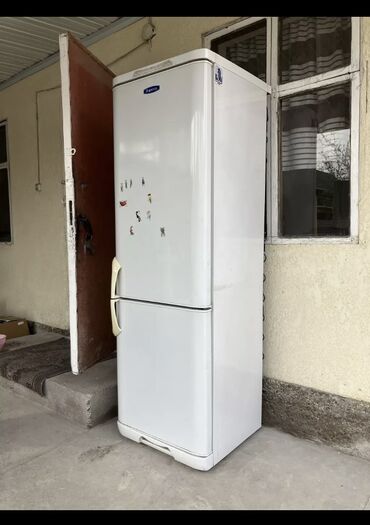 Холодильники: Холодильник Biryusa, Б/у, Двухкамерный