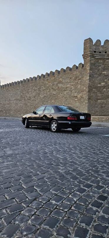 Mercedes-Benz: Mercedes-Benz E 320: 3.2 l | 2002 il Sedan — 11