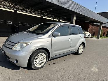 пона: Toyota Ist: 2003 г., 1.5 л, Автомат, Бензин, Хэтчбэк — 3
